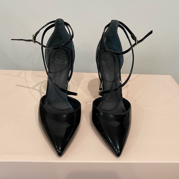 Guess Bizzy Pump in Black Patent Leather - Picture 2 of 8